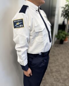 施設警備　制服デザイン　側面